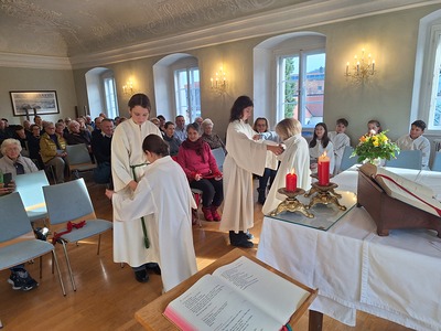 Luise Jankech und Philippa Gneist wurden offiziell in die Minischar aufgenommen